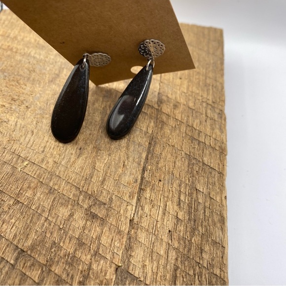 Onyx Hanging Teardrop Studded Back Earrings - Picture 3 of 5
